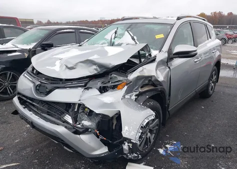 2018 Toyota Rav4 Xle z USA, uszkodzony, nr VIN 2T3RFREV5JW857040